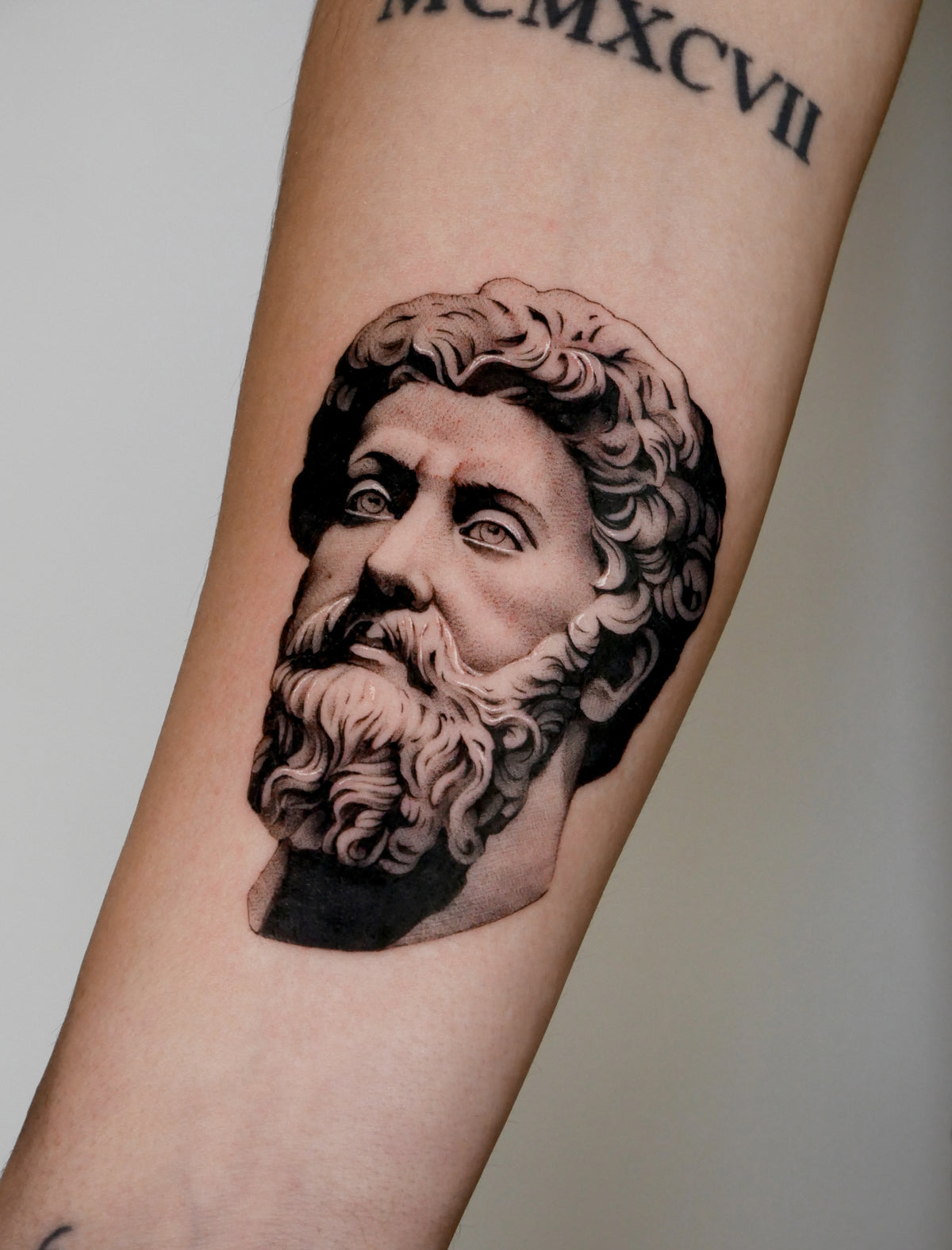 Tatuaggio Surrealism di Edoardo Sanchez, The White Whale Tattoo Society