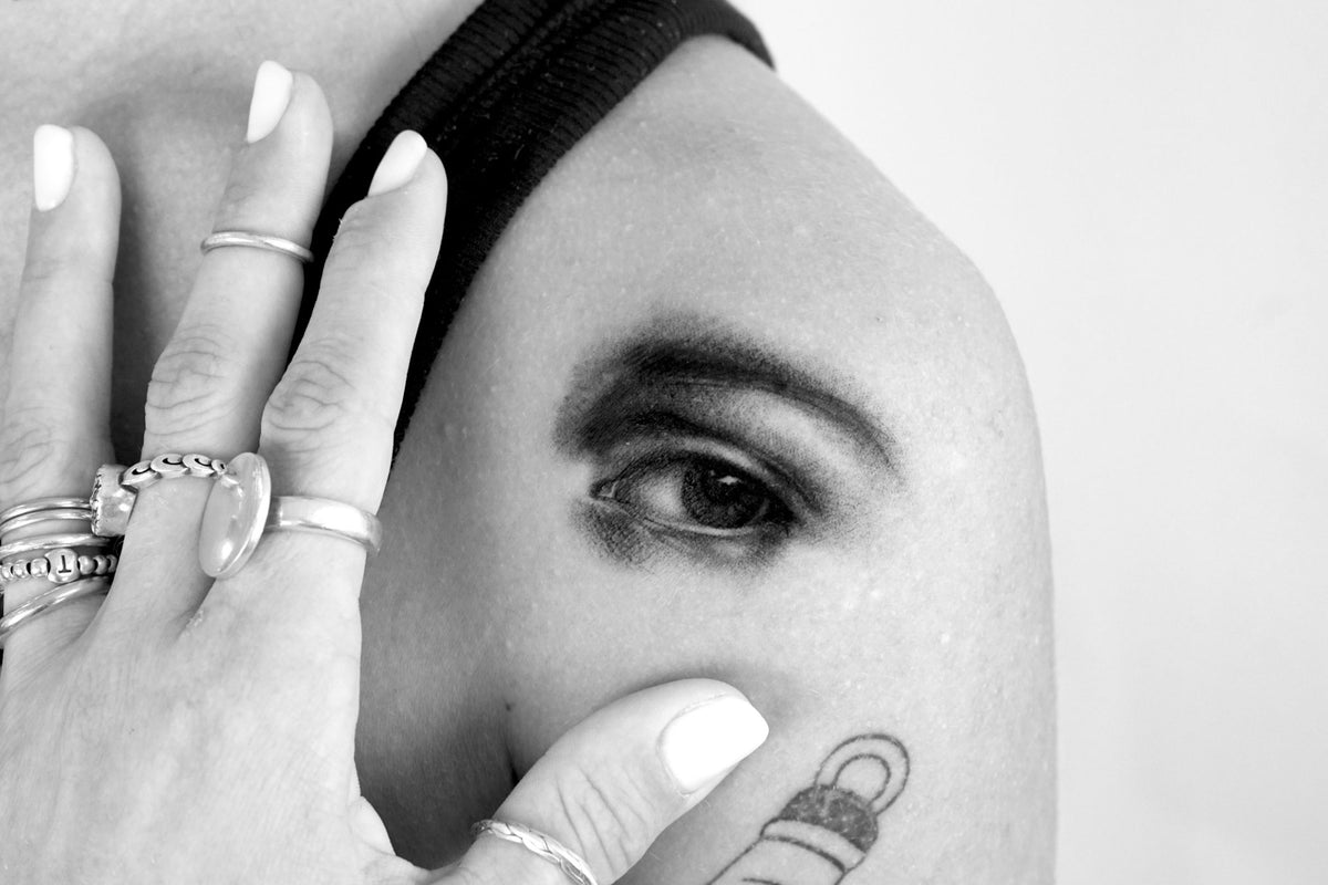Tatuaggio Microrealism di Matteo Ciampi, The White Whale Tattoo Society