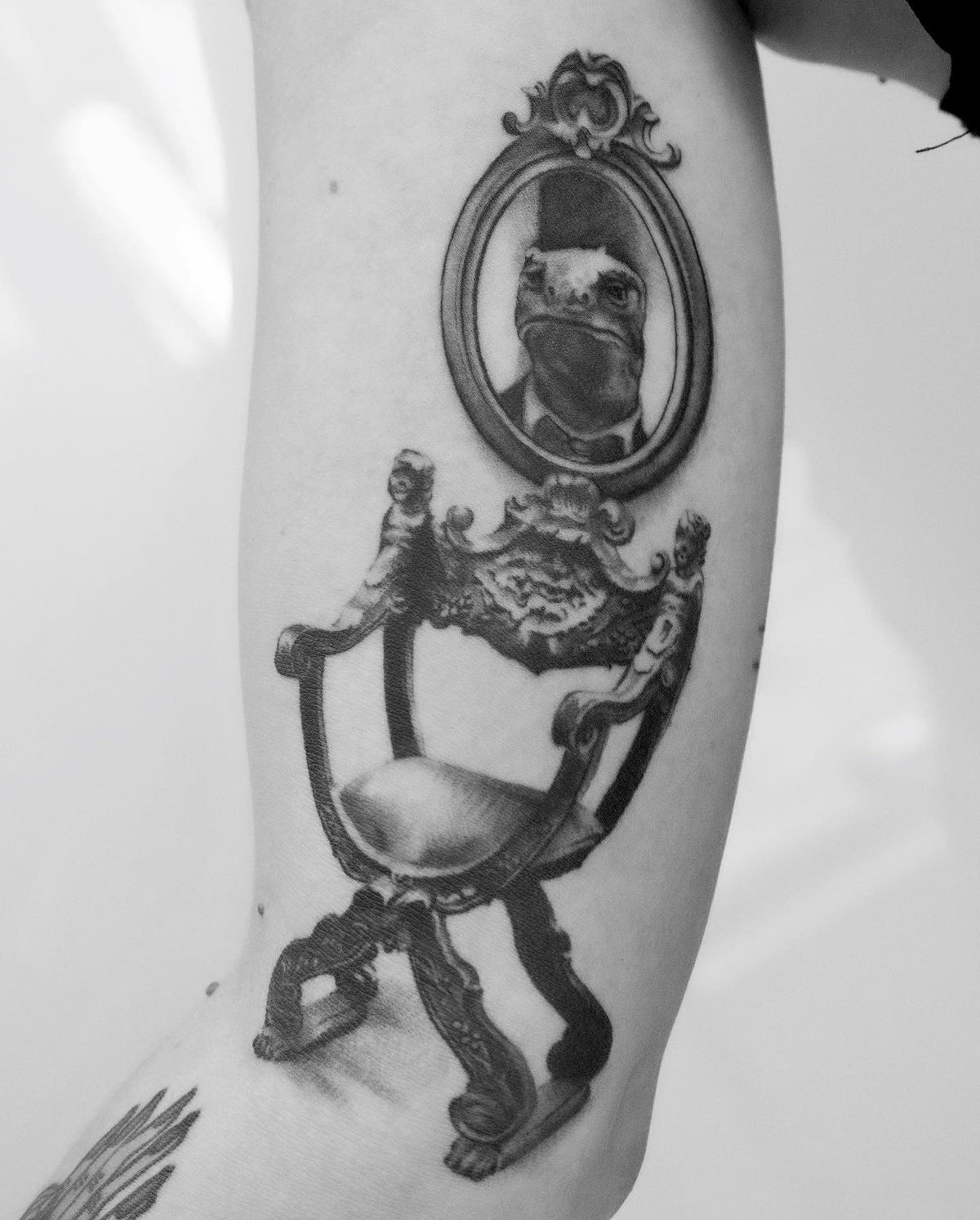 Tatuaggio Microrealism di Matteo Ciampi, The White Whale Tattoo Society