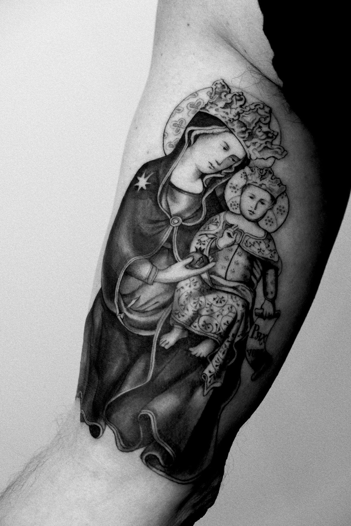 Tatuaggio Microrealism di Matteo Ciampi, The White Whale Tattoo Society