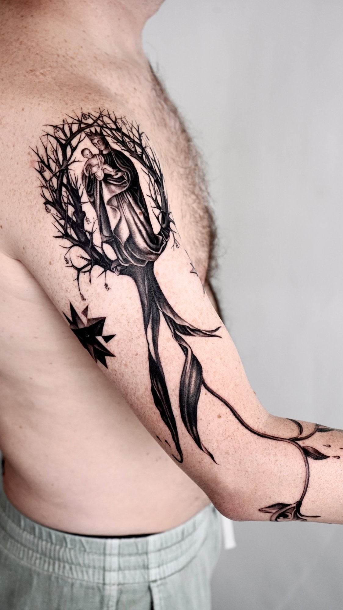 Tatuaggio Microrealism di Matteo Ciampi, The White Whale Tattoo Society