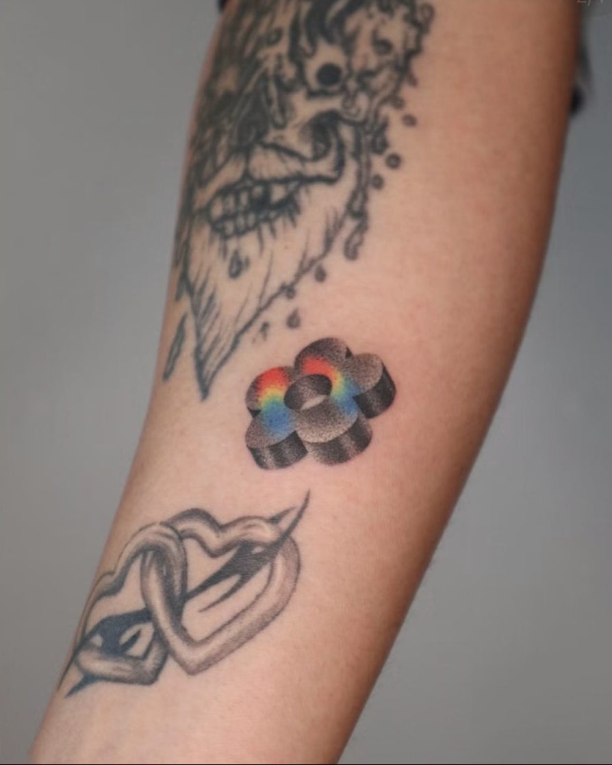Tatuaggio di blekanddots, guest di The White Whale Tattoo Society, Milano