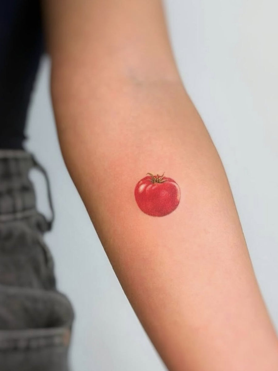 Tatuaggio di emabotattoo, guest di The White Whale Tattoo Society, Milano