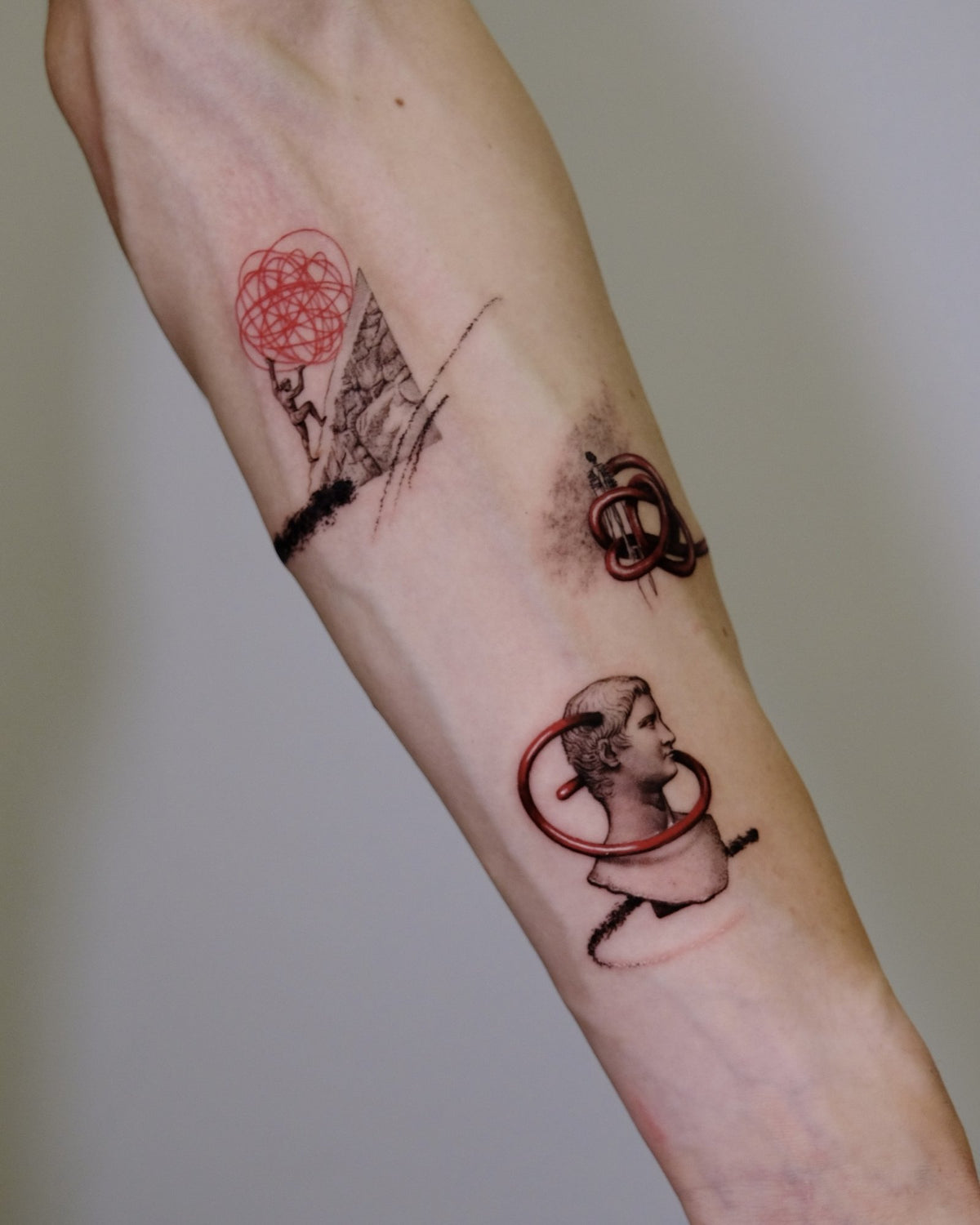 Tatuaggio Microrealism di Verdiana, The White Whale Tattoo Society