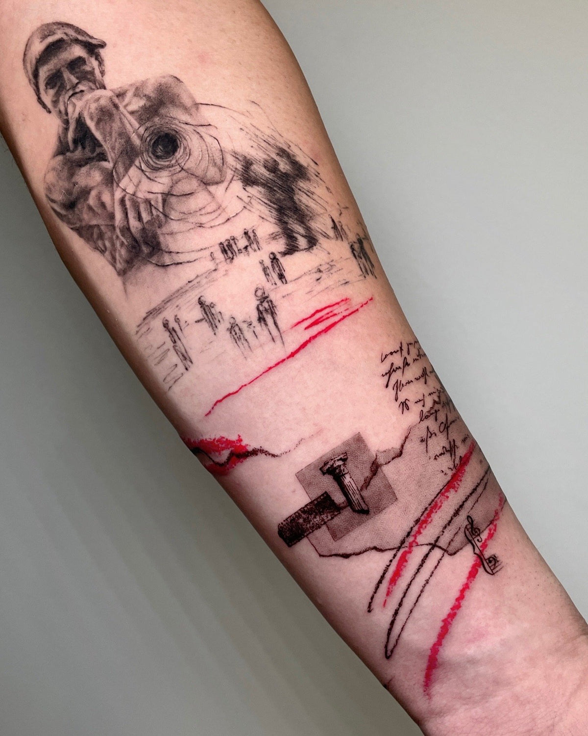 Tatuaggio Microrealism di Verdiana, The White Whale Tattoo Society